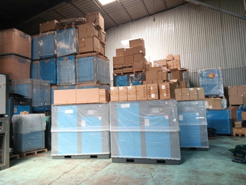 CONT MÁY VỀ LIÊN TỤC NHƯNG VẪN KHÔNG ĐỦ ĐỂ TRẢ ĐƠN